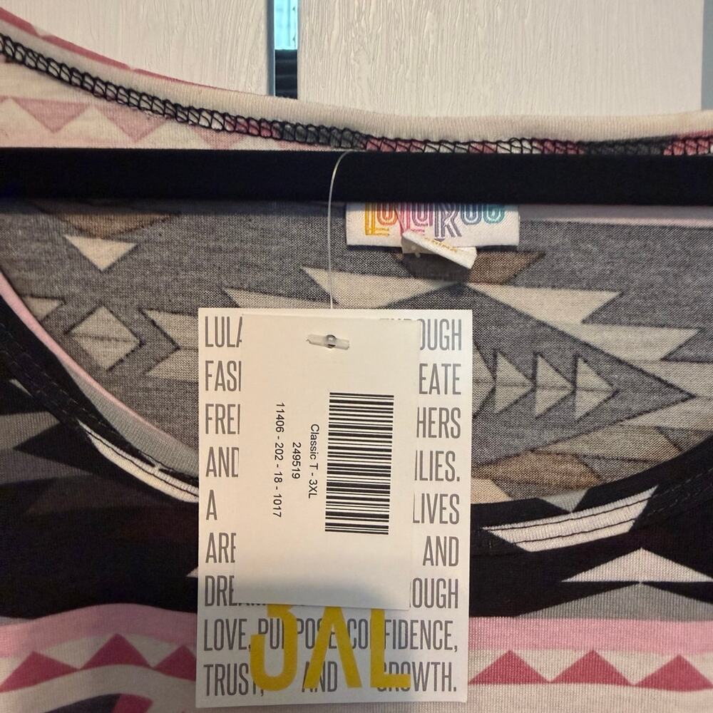 LuLaRoe Classic T Women’s 3XL Pink Black Gray Aztec Geometric Stripe NWT - Picture 2 of 2